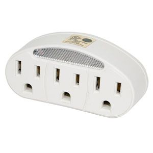 Multiprise murale à 3 prises avec veilleuse - 125V - 15A - Blanc